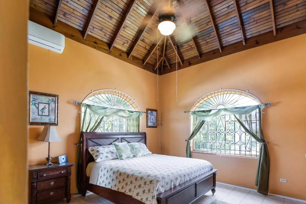 Montego Bay Villa With Mountain View Giamaica